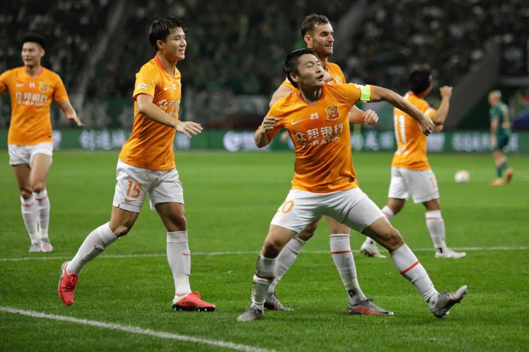 汉堡队员团结一心，战胜对手助队晋级的简单介绍