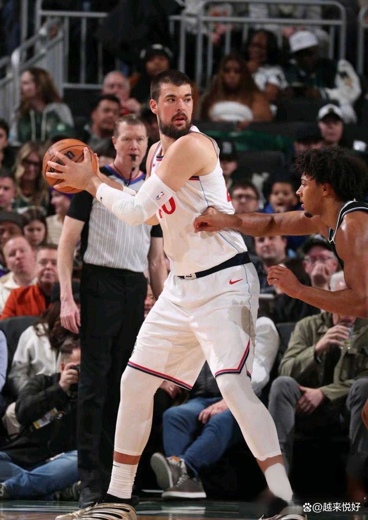 包含快船负于雄鹿，乔治犀利表现僅能為球隊減少失分的词条