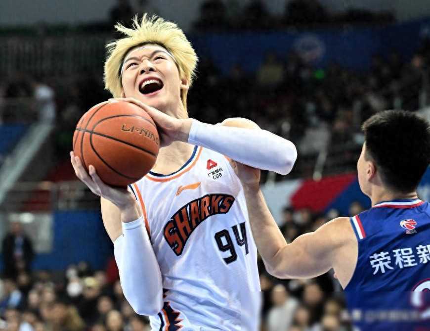 上海男篮在赛场上获得了成功的胜利的简单介绍