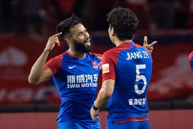 包含重庆斯威在主场击败大连一方，全取三分的词条