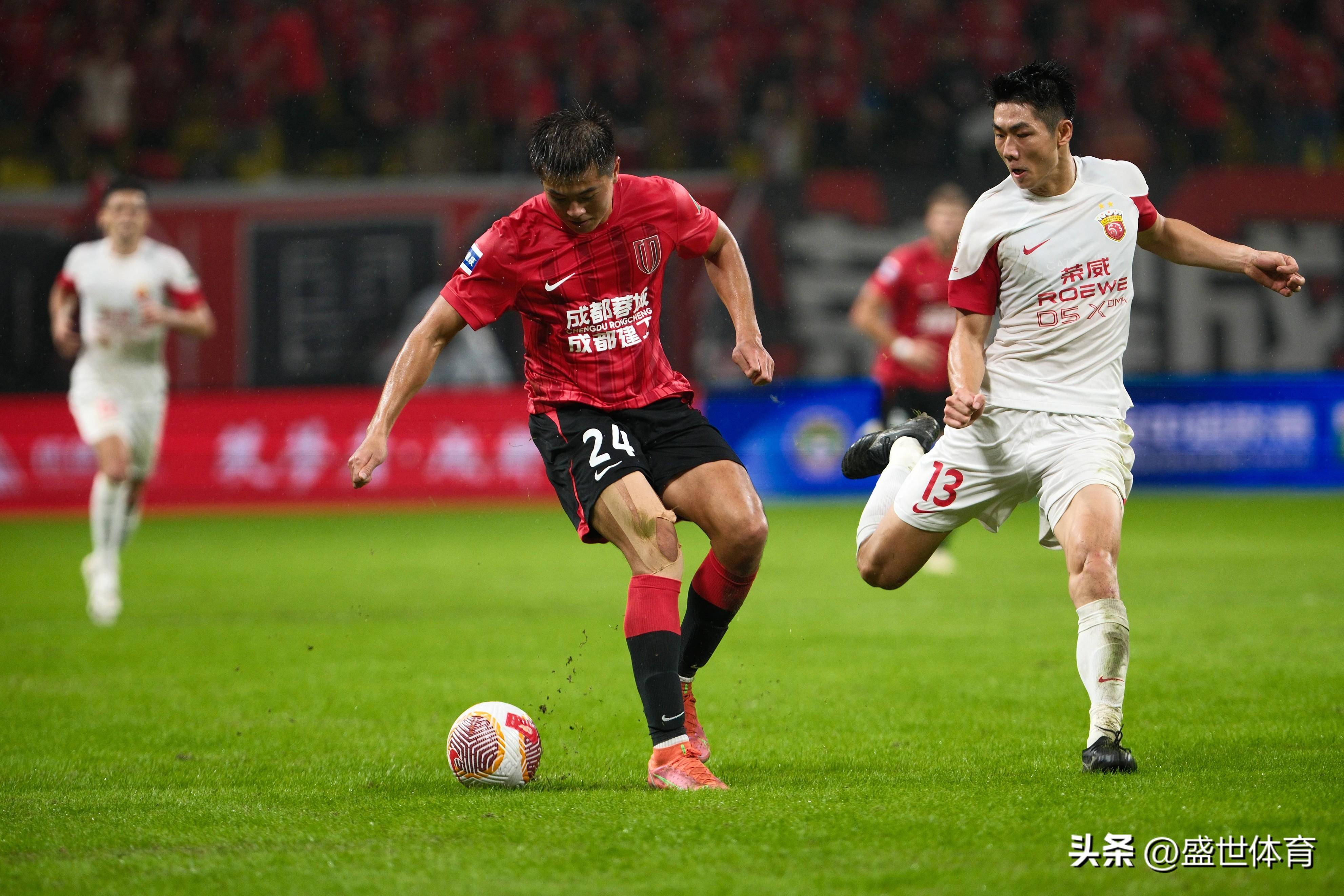 一场中超联赛即将上演，球迷热情高涨的简单介绍