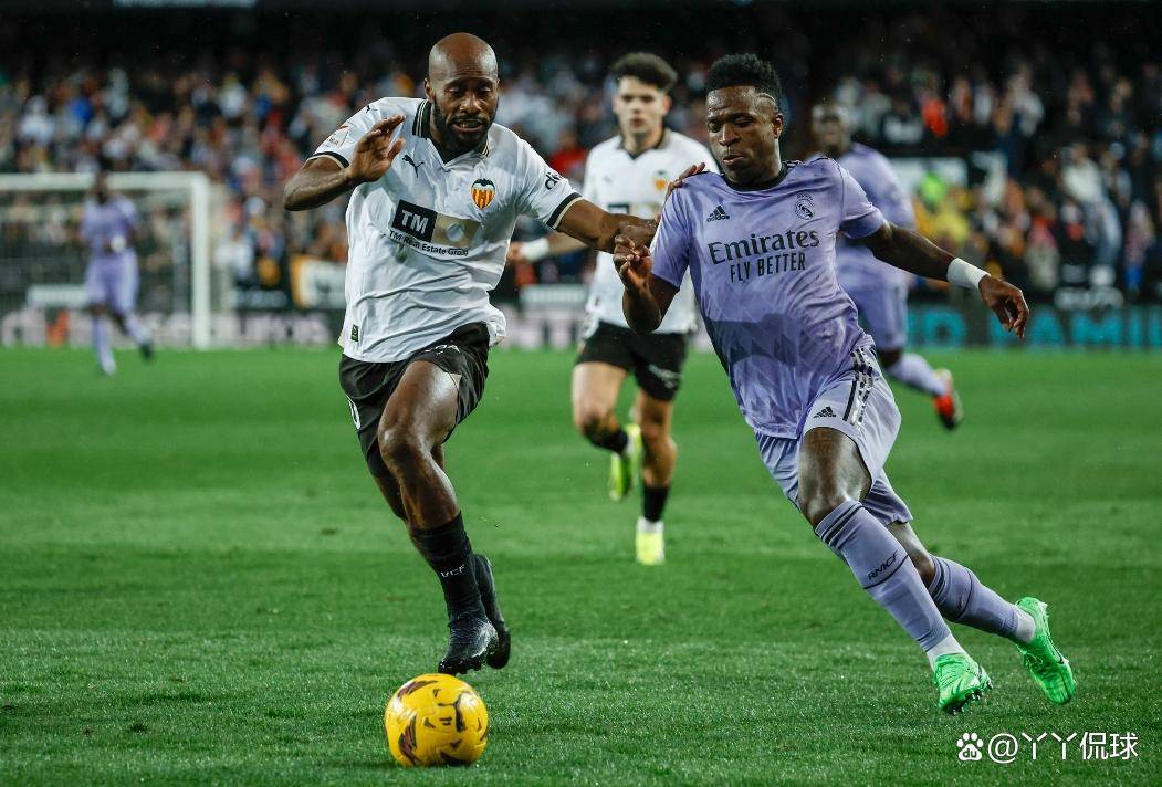 巴伦西亚门将表现出色，帮助球队守住胜利