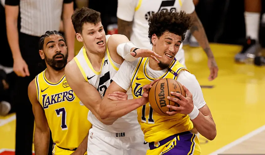 关于湖人后卫成为全明星首发，球队士气高涨的信息