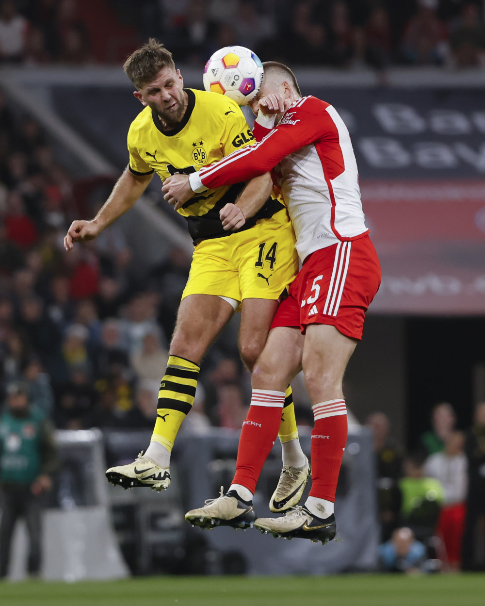 关于尤文图斯不敌拜仁，C罗破门无效，意甲球队遗憾出局的信息