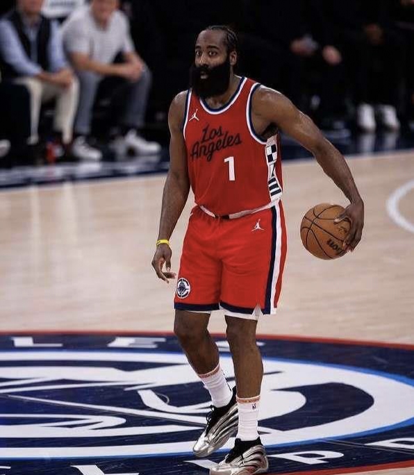 汉堡队旧将回归，场上表现抢眼，为球队贡献