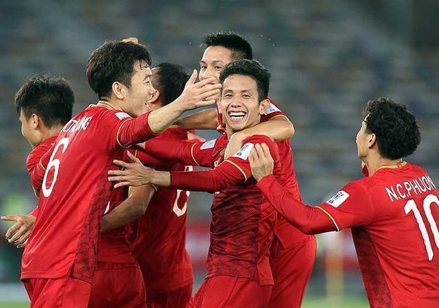 关于激烈竞技让人心跳加速，球员们在场上展现实力的信息