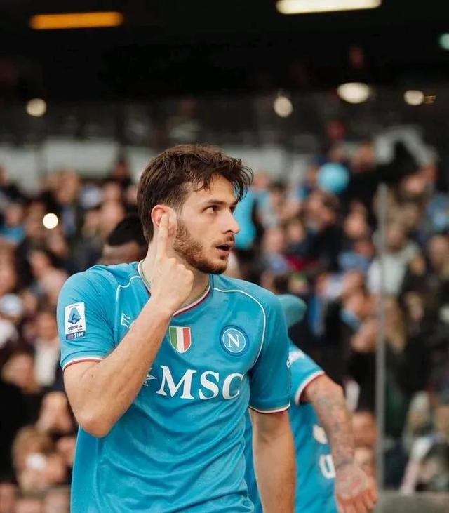 关于那不勒斯主帅赞誉年轻球员，冲击金童奖的信息