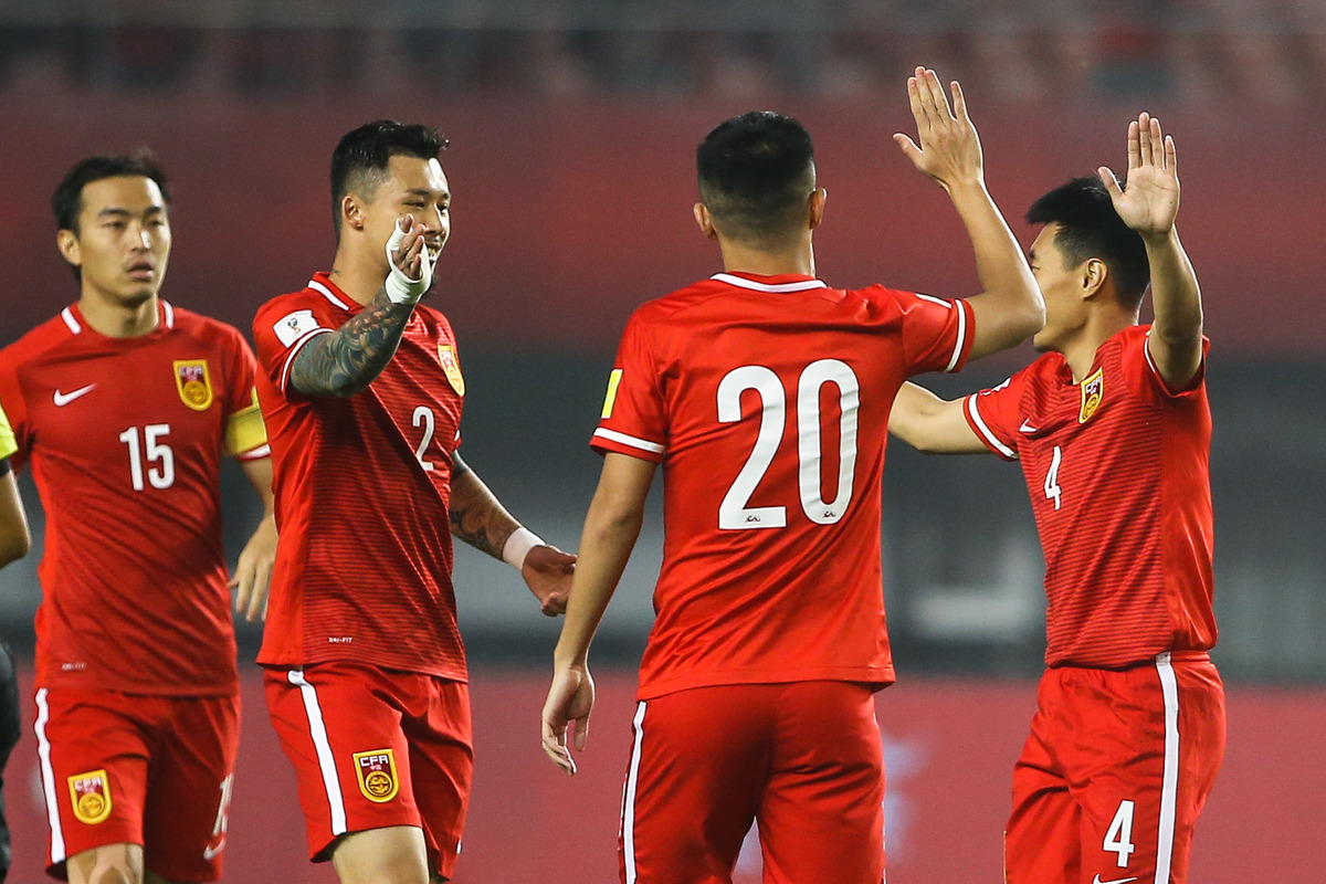 开云体育-包含足球比赛之夜：球迷欢呼雀跃，见证伟大战役的词条