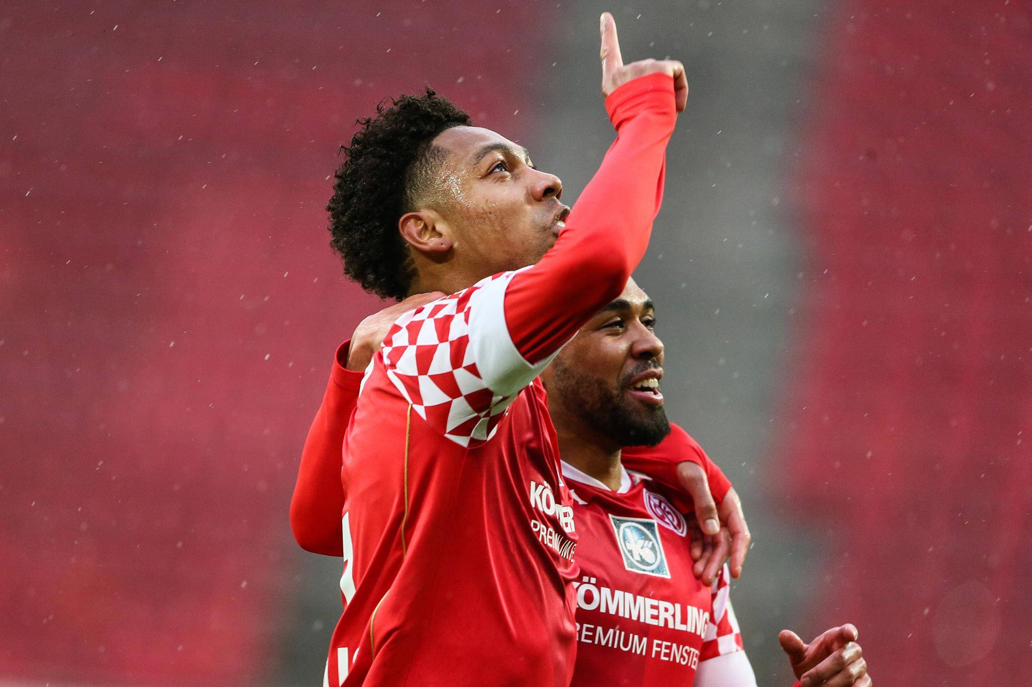 包含美因茨主场告捷，豪取三连胜的词条