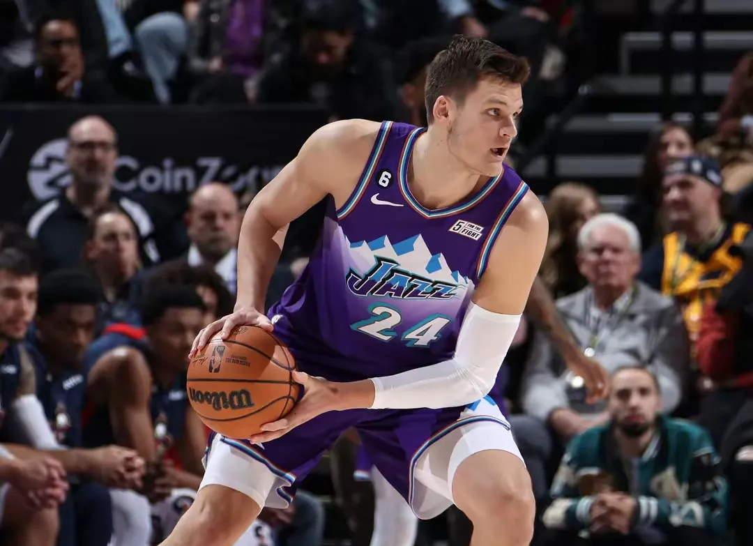 开云体育平台APP-爵士不敌猛龙，东部球队表现捉襟见肘的简单介绍