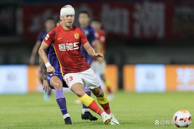 开云体育-广州队闷平山东，艰难守住榜首位置