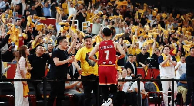 山东队晋级季后赛，迎来好消息