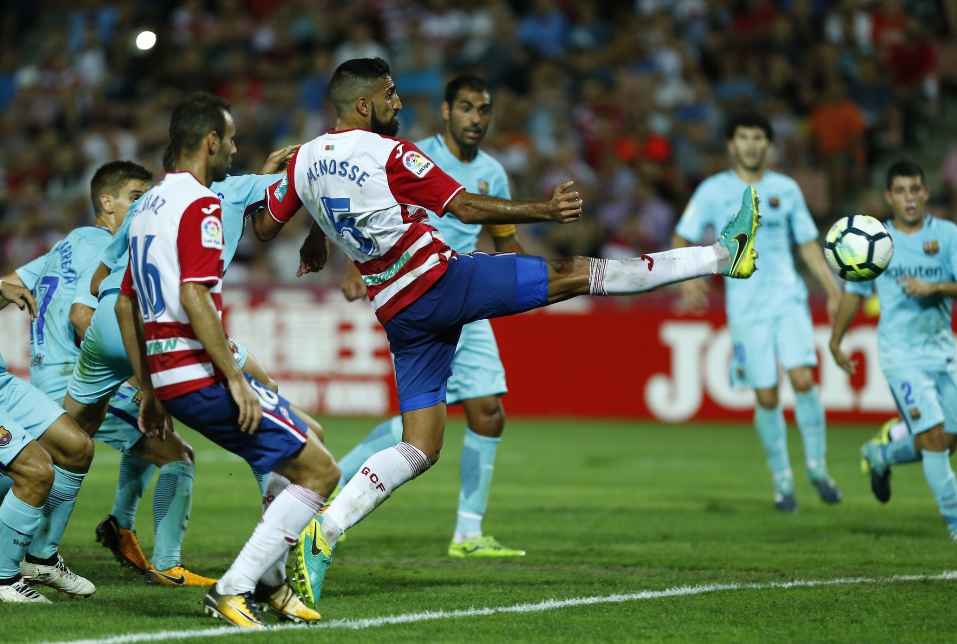 包含格拉纳达主场战平，艰辛拿到一分的词条