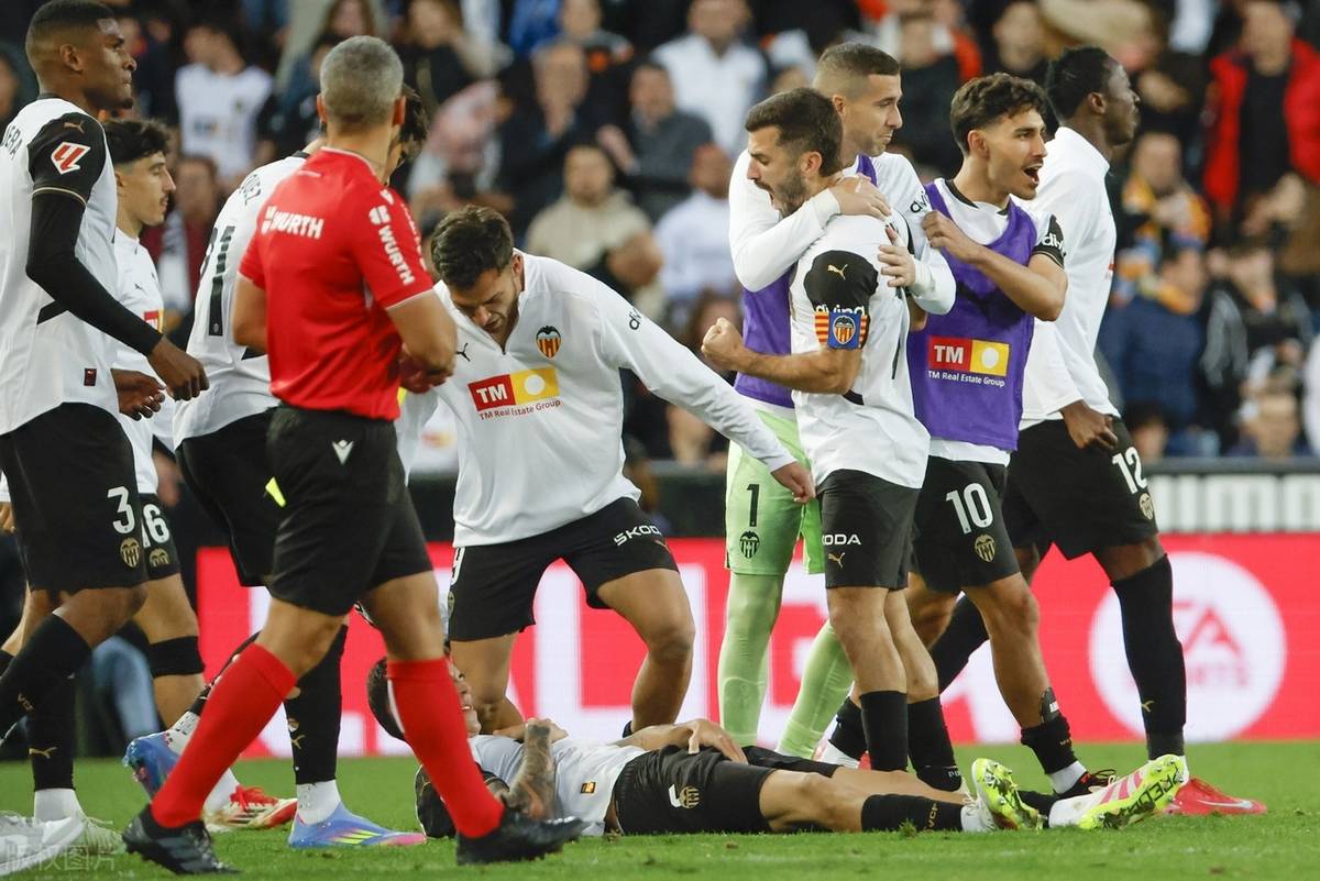 瓦伦西亚客场险胜尤文图斯，晋级欧冠强的简单介绍