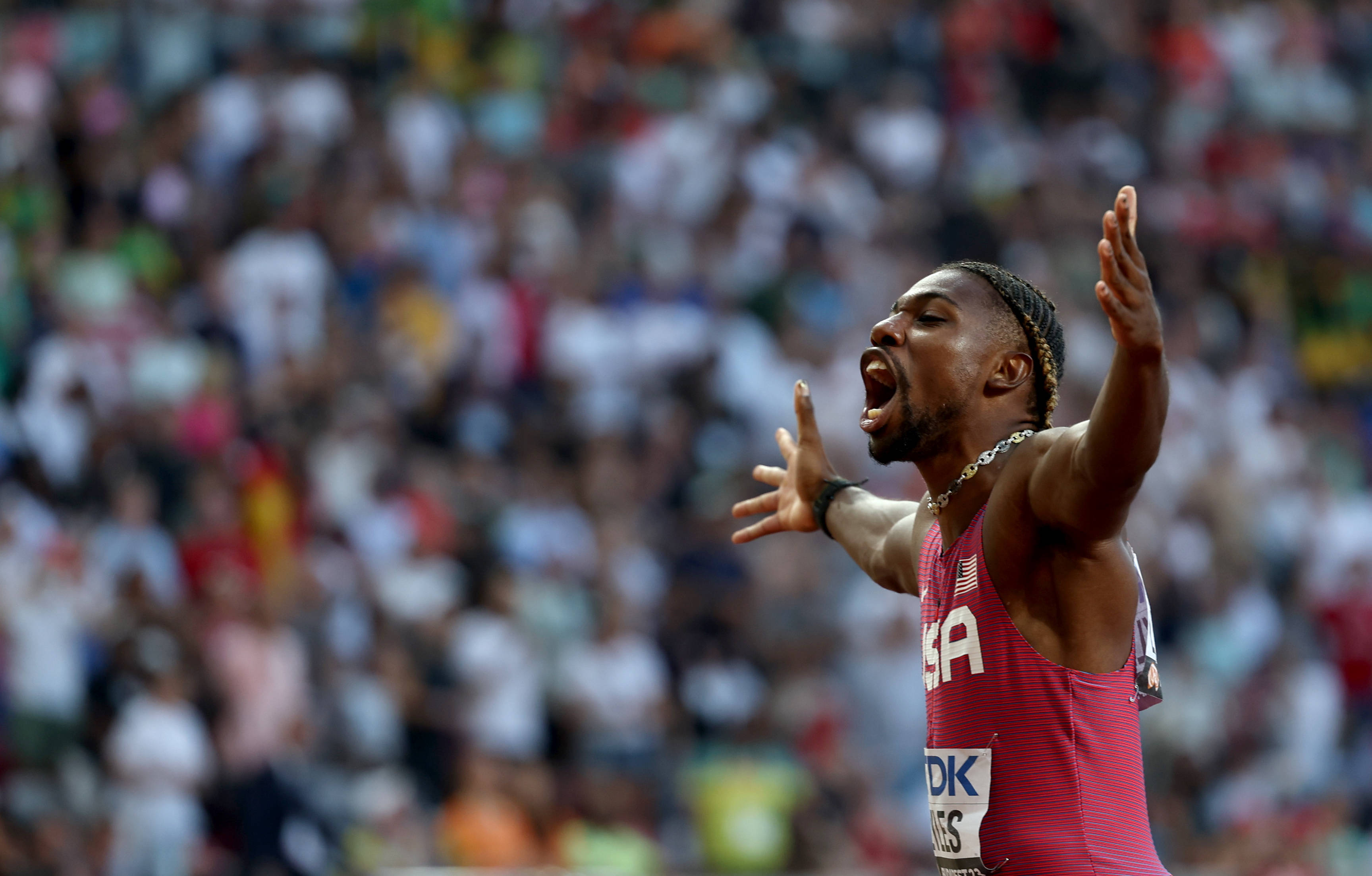 包含美国田径健儿再创佳绩，震撼全场的词条