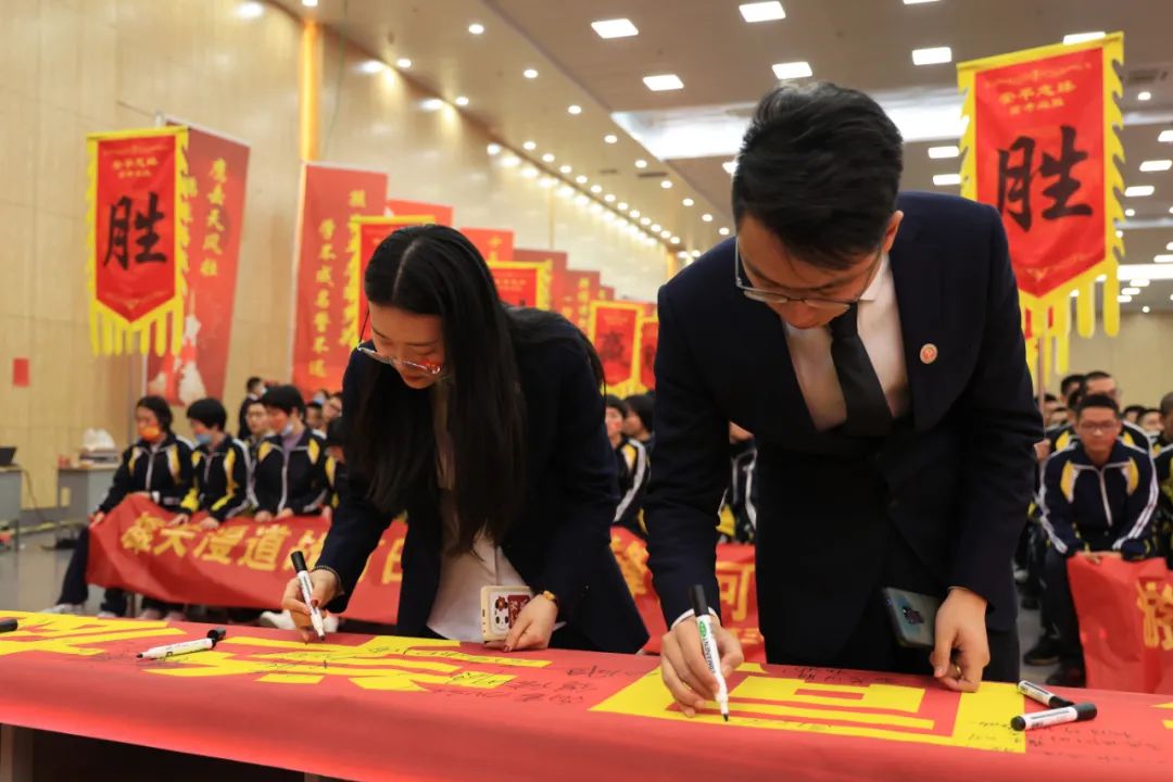 亚洲新秀夺得桂冠，为国争荣