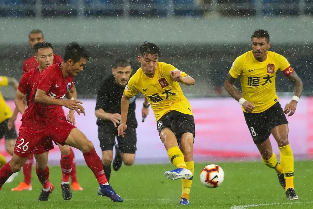 开云下载-天海队客场反击，成功逆转对手