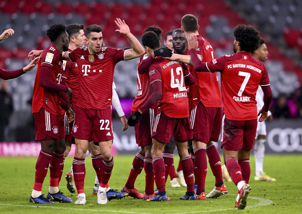 包含拜仁慕尼黑再夺胜仗，走向德甲卫冕之路的词条