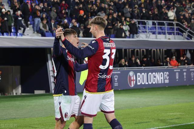 开云体育下载-意甲联赛中球队交锋激烈，精彩纷呈