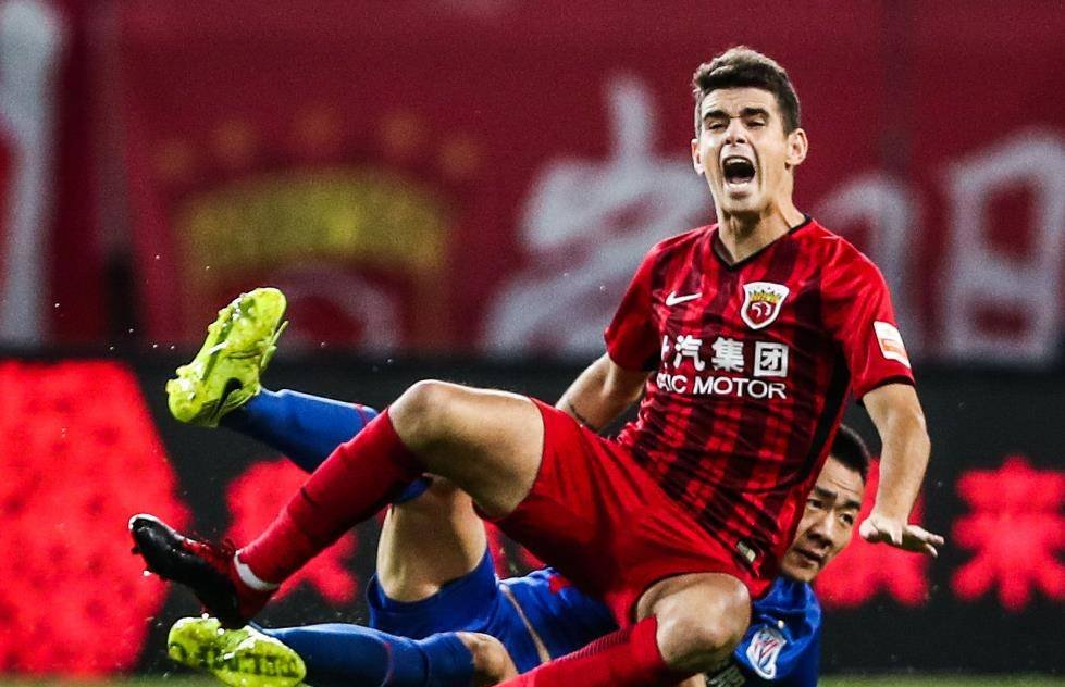 天津泰达备战上海上港，全队积极备战