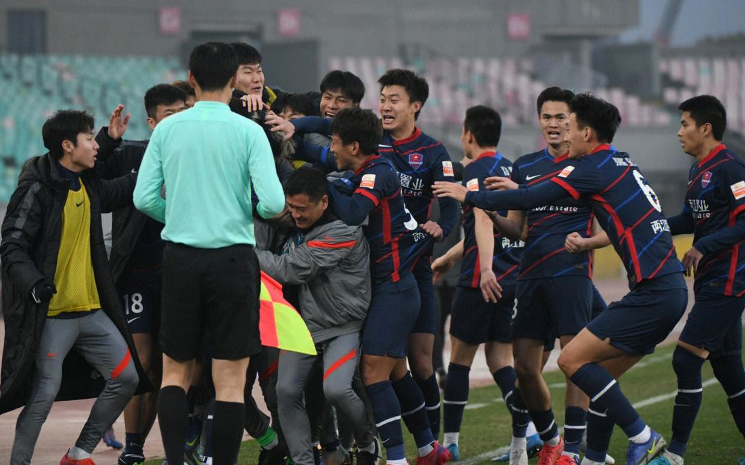 开云平台-重庆队球员努力奋战逆袭成功