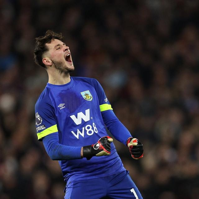 伯恩利客场逼平对手，保持不败战绩