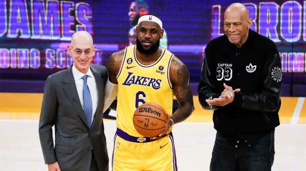 开云体育下载-精英球员迎来自己的里程碑时刻