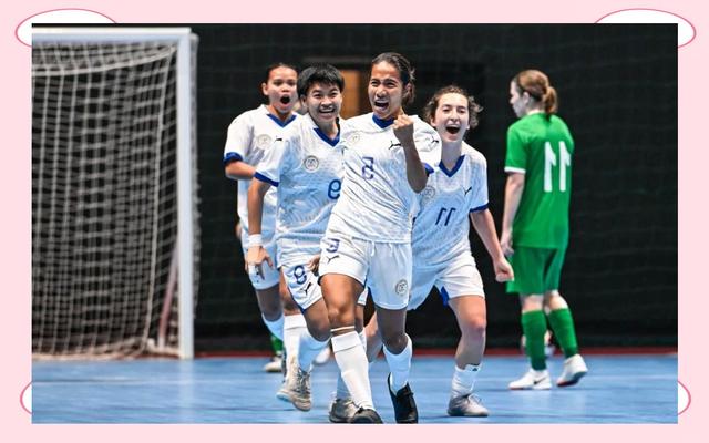 国际女子足球比赛中，中国队蓄势待发