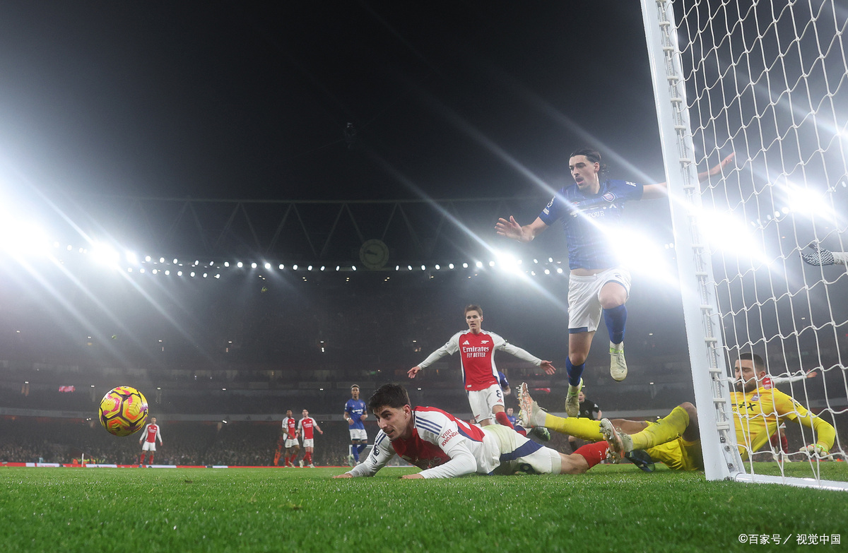 开云平台-足球赛场上的激烈角逐引人瞩目