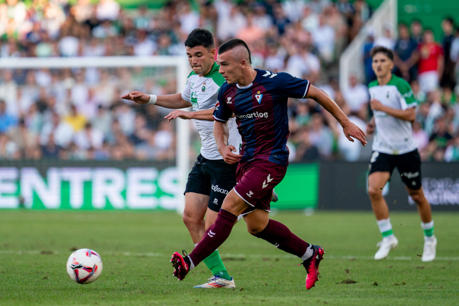 西班牙人客场战平埃瓦尔，士气得到提升