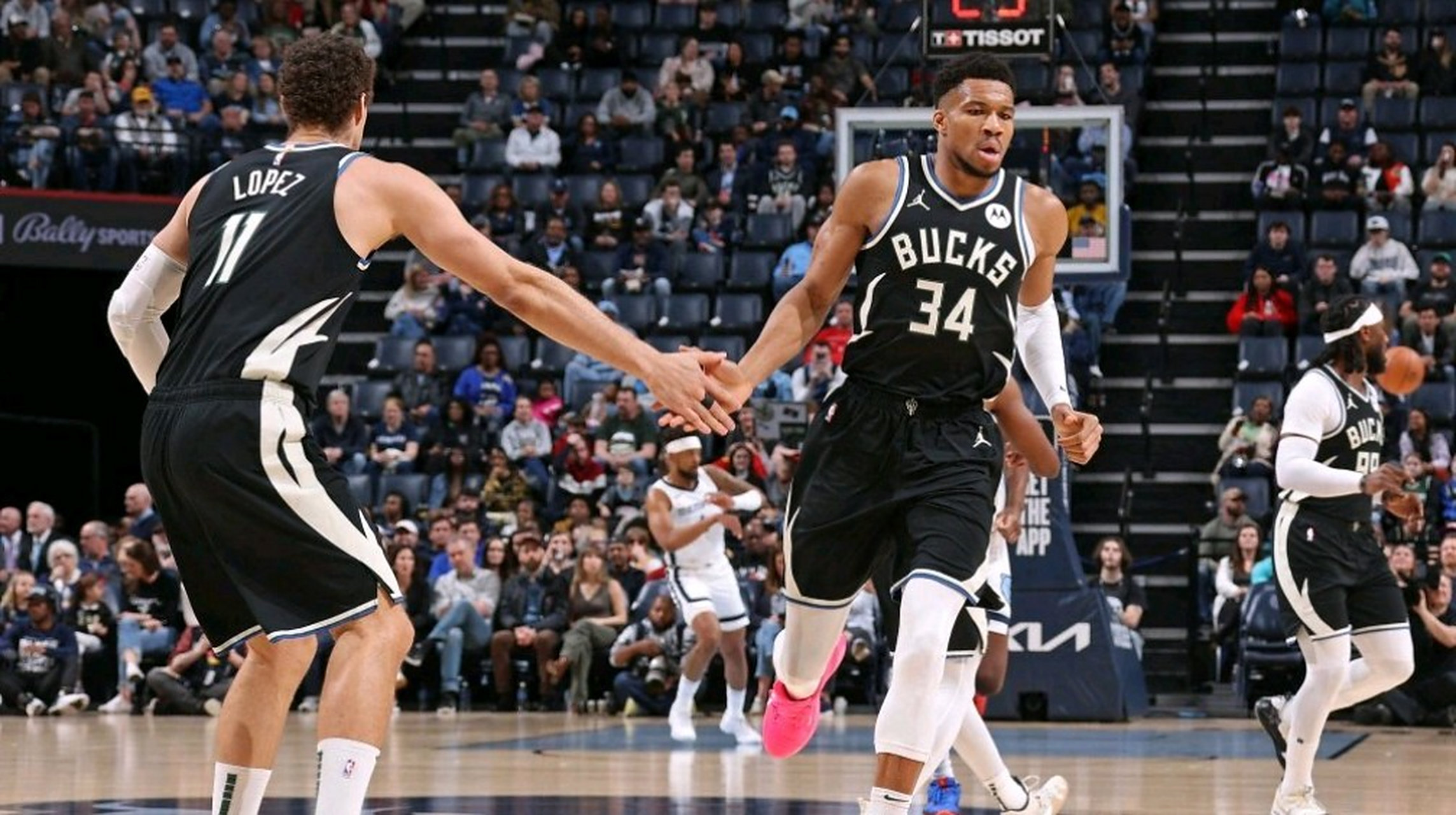 包含雄鹿胜灰熊，球员表现出色精神饱满的词条