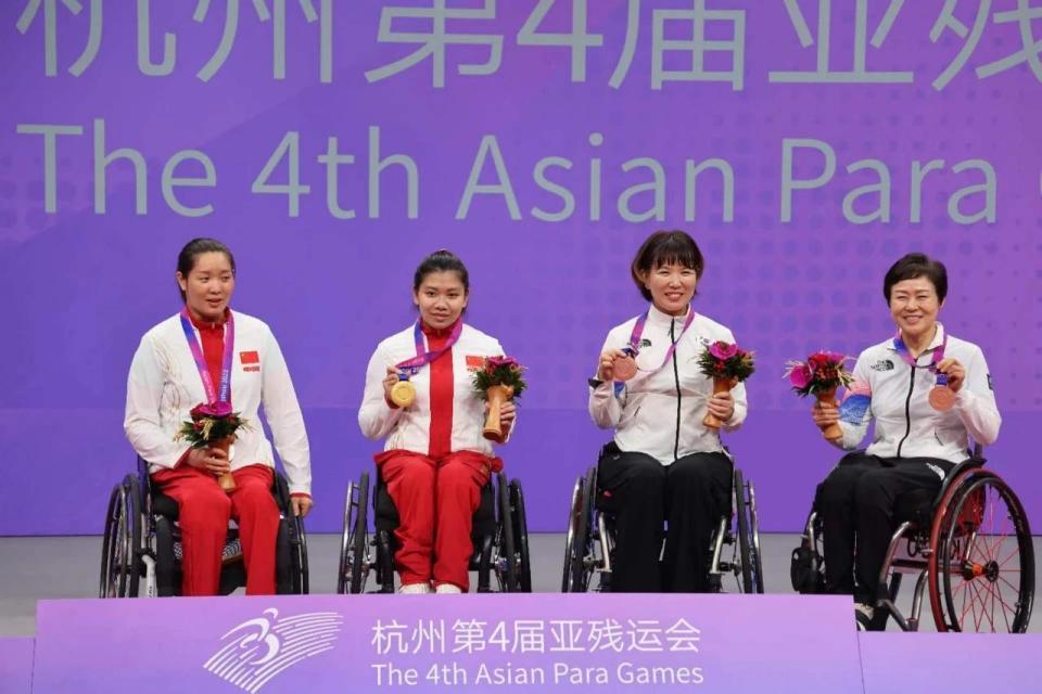 一支前进团队在第四节奋起直追，逆袭拿下比赛的简单介绍