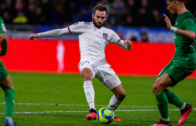 里昂足球俱乐部战胜强敌助力争冠的简单介绍