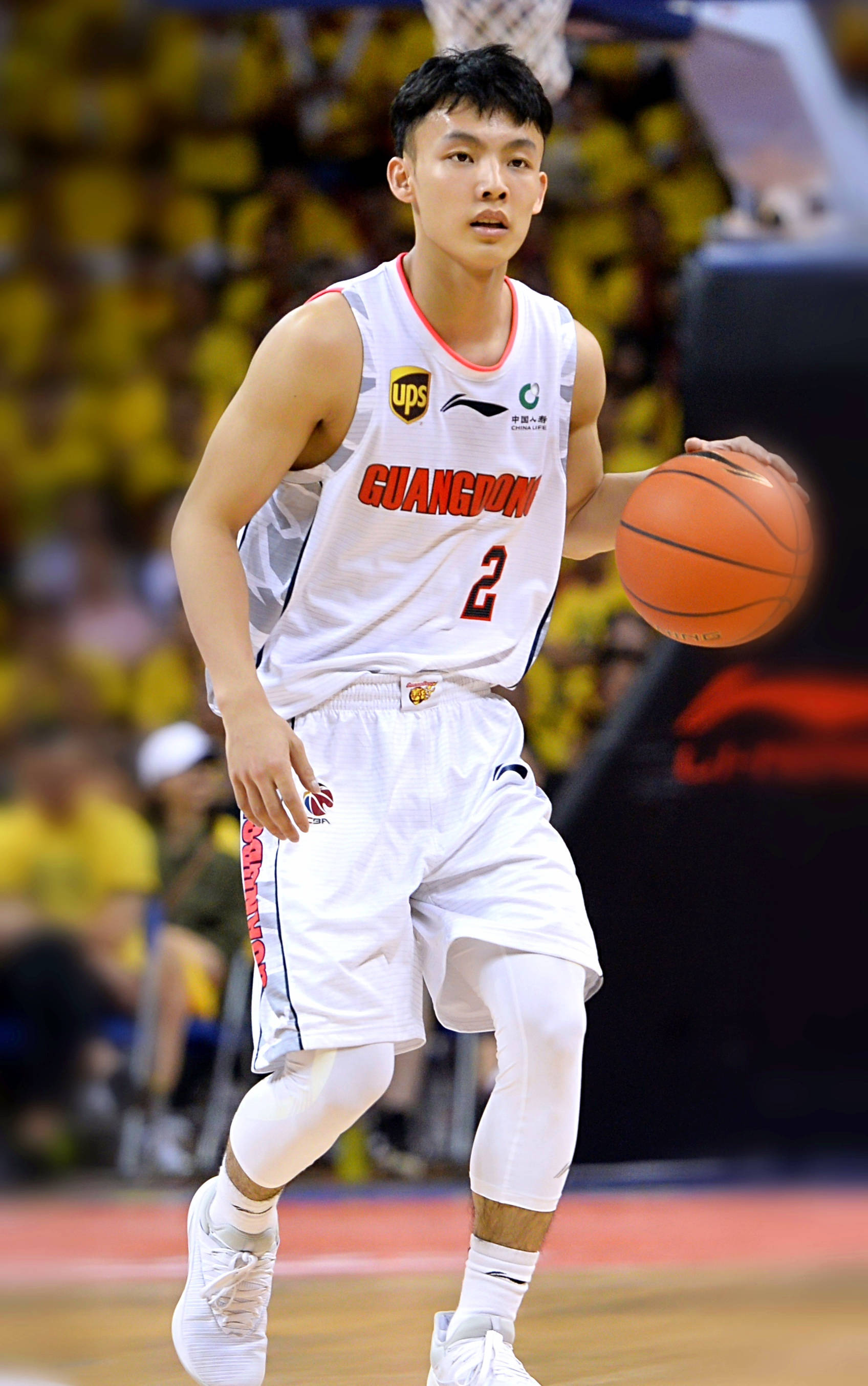 开云体育在线-广东队男篮球员表现出色，争夺大胜