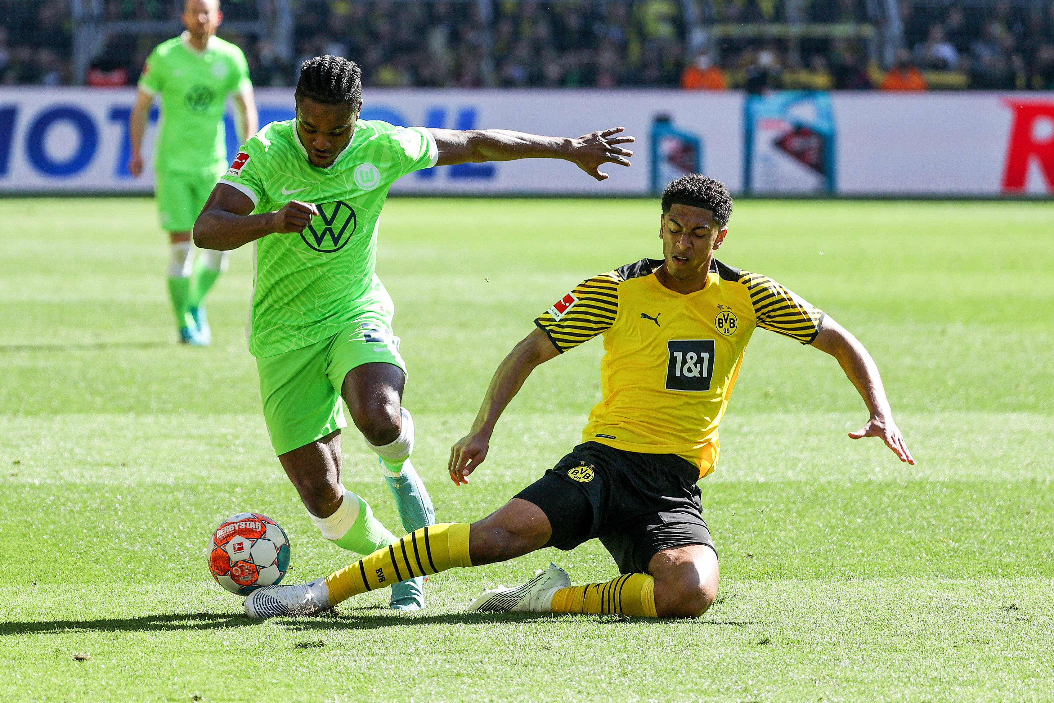 关于沃尔夫斯堡主场告捷，豪取胜利守住中游位置的信息