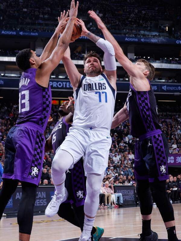 开云官网-尼斯主场大胜，保级前景有所改观