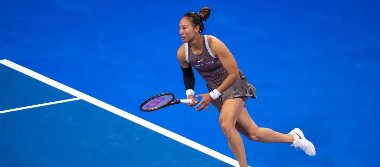 开云体育官网-高水平比赛中女球员表现突出，领队成功