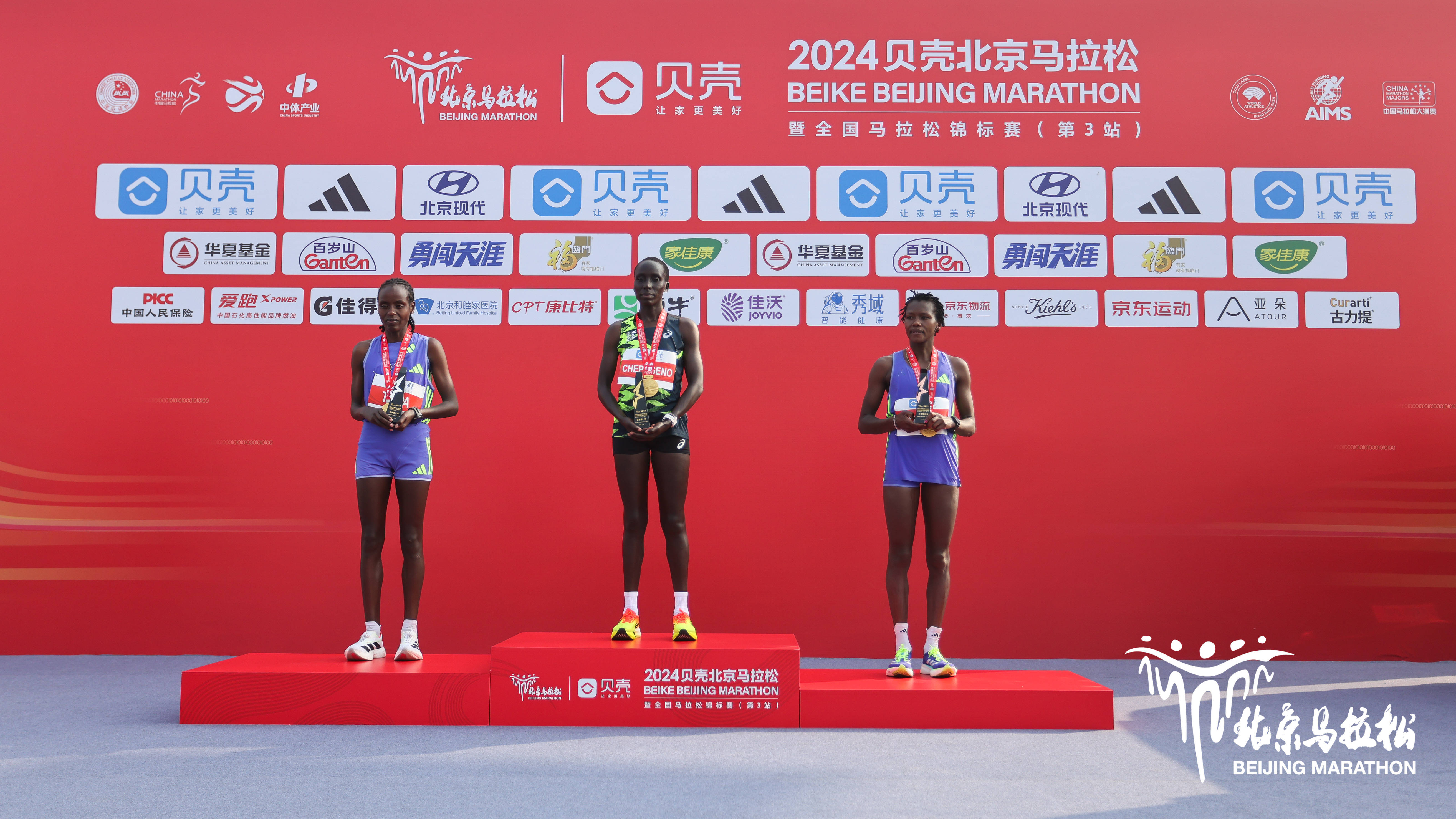 惊艳表现！选手创造历史，登上领奖台