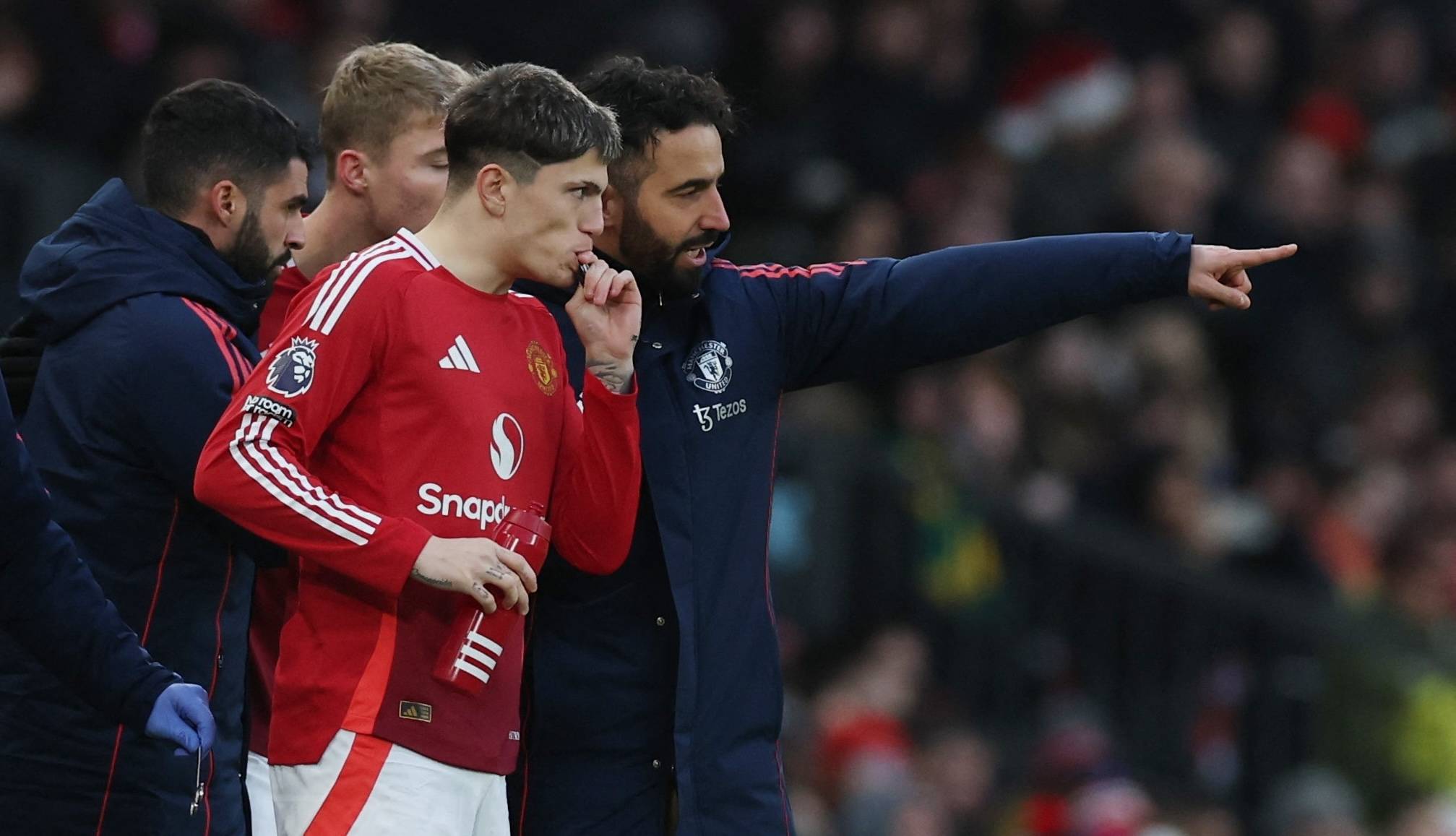 曼联攻守兼备：整体实力赢得掌声