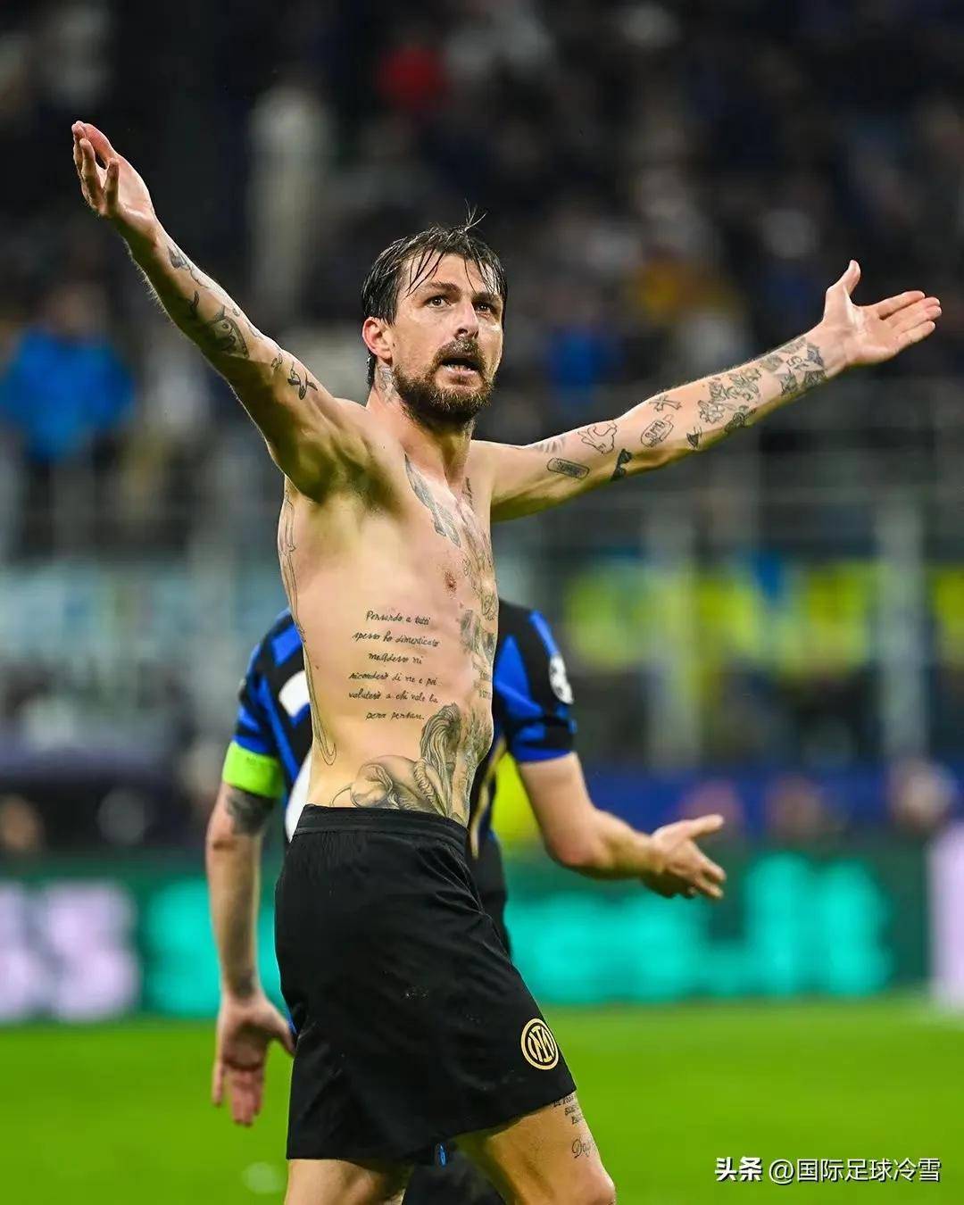 包含战事激烈，欧冠赛场火药味越来越浓的词条