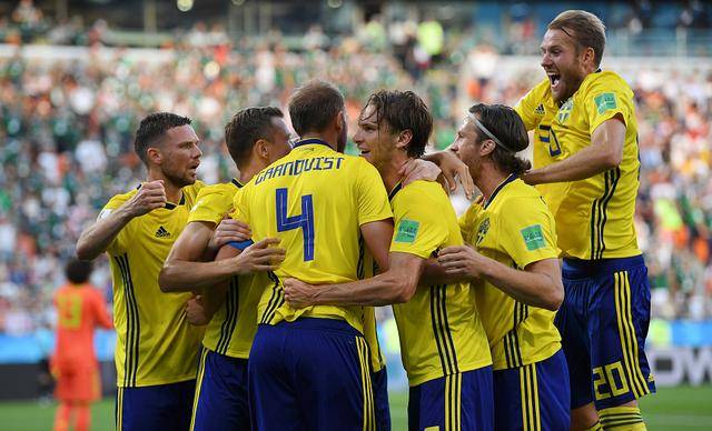 包含瑞典主场战胜瑞士，小组出线前景一片明朗的词条
