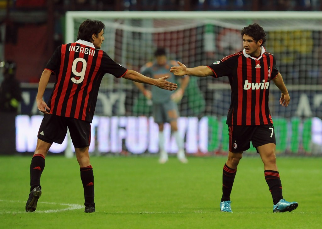 包含贝内文托战胜AC米兰，意甲争冠战再燃的词条