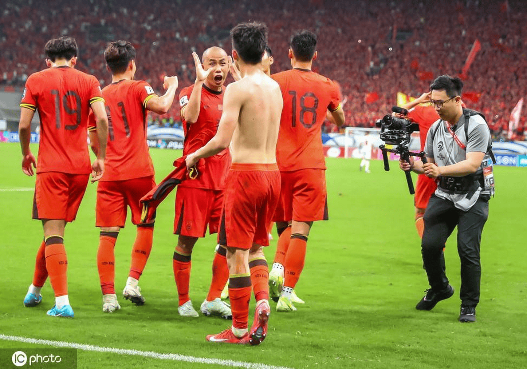 球星因伤缺席比赛，球队实力大减