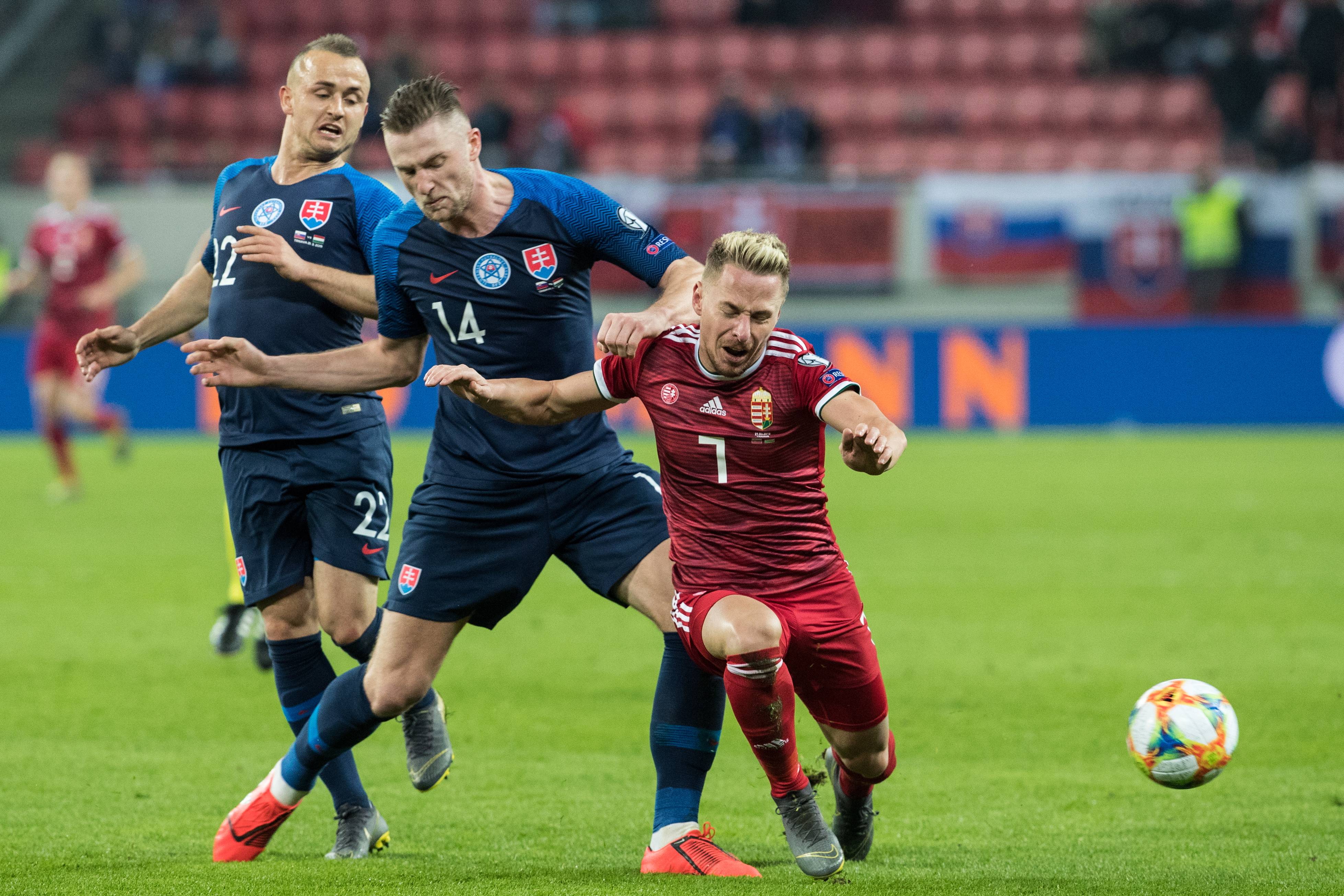 德国队大胜，锁定欧预赛小组第一的简单介绍