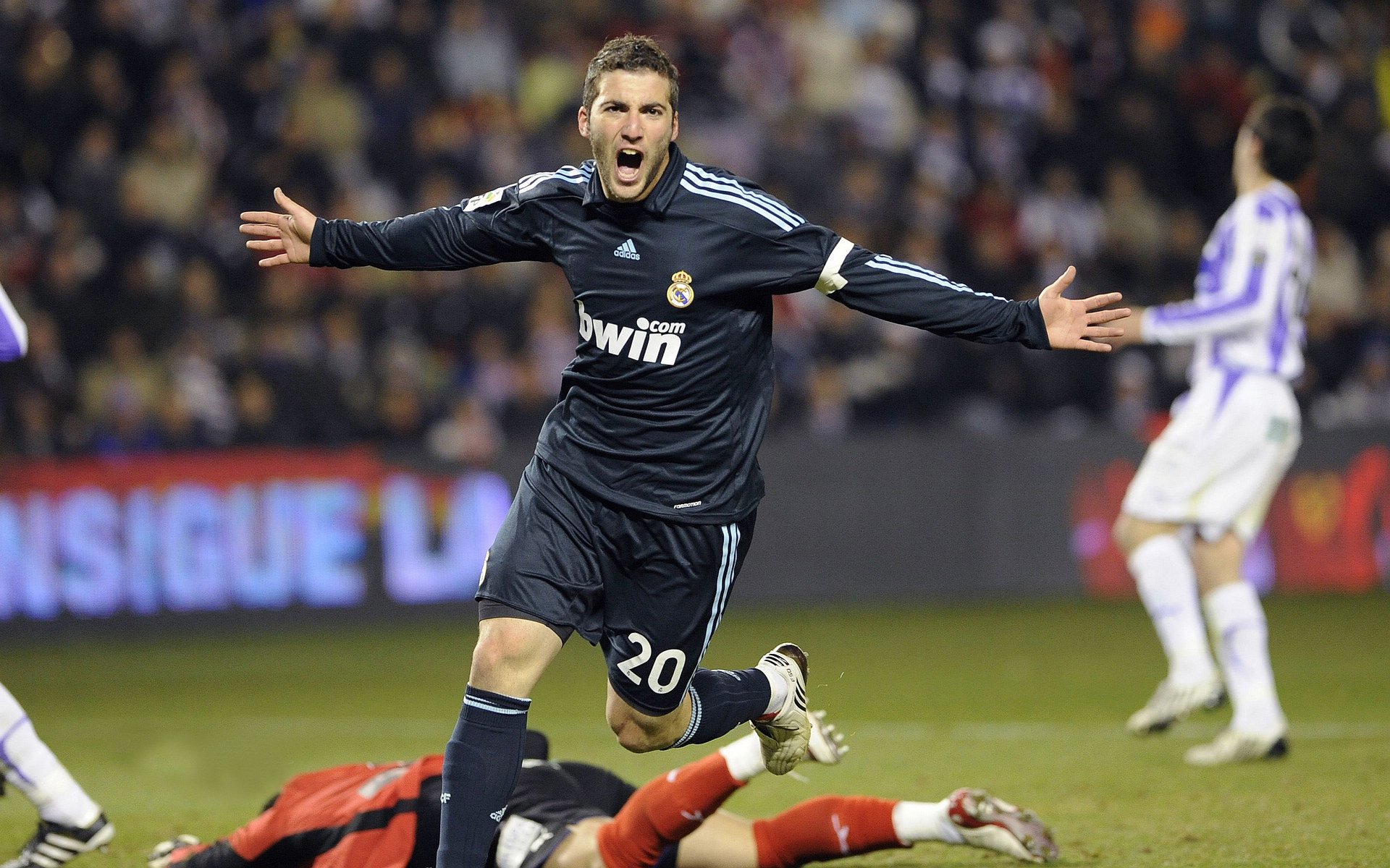 开云平台-巴林赛道上的焦点争夺战，当赛车维尼修斯遇见桑巴维尼修斯