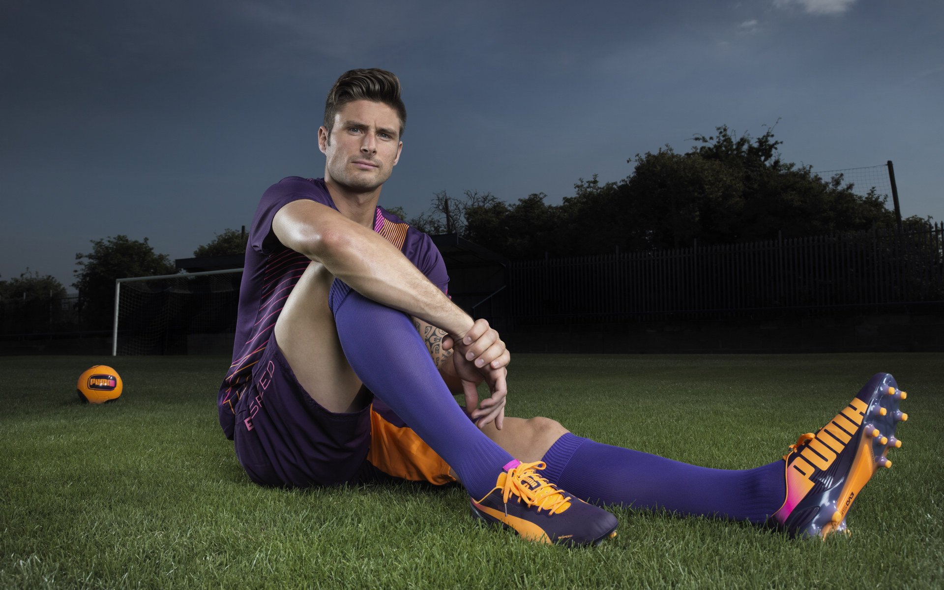 两座城,两种红,欧联霸主铁血碾压,意甲杀手冷酷接管