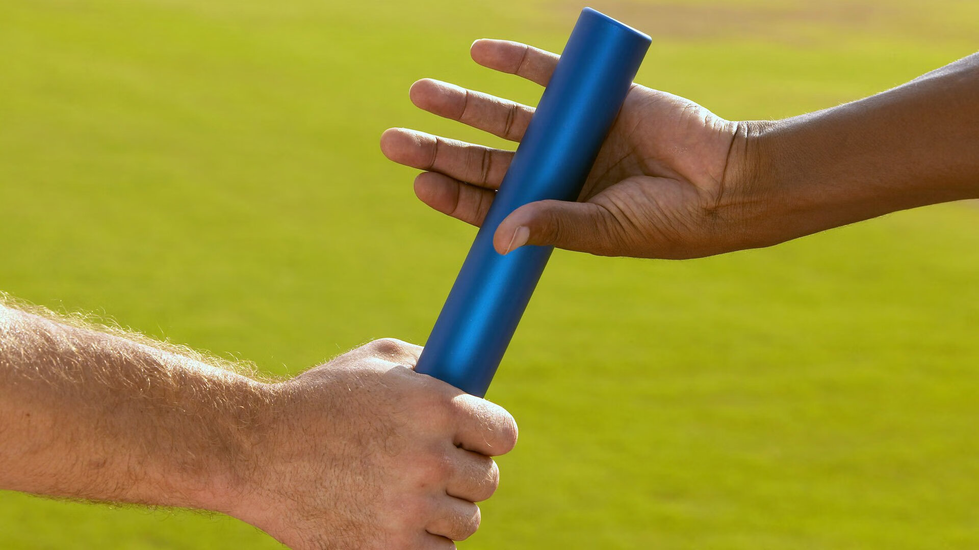 开云体育下载-双城记，当欧冠决赛的绿茵硝烟遇上麦迪逊的篮球风暴