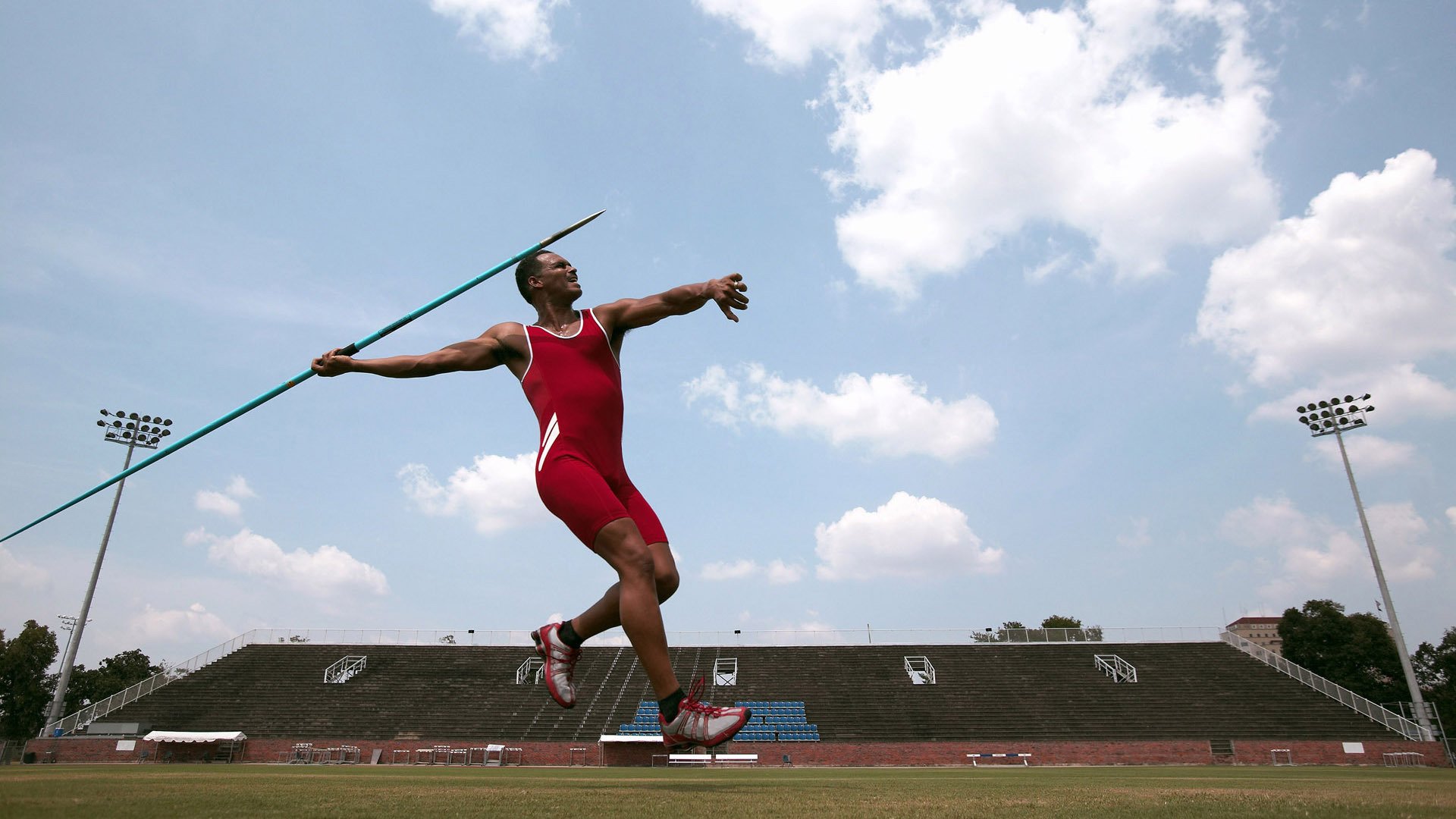 赛道上的双生火焰,当哈斯星火燎原,佩雷兹烧穿纪录之墙