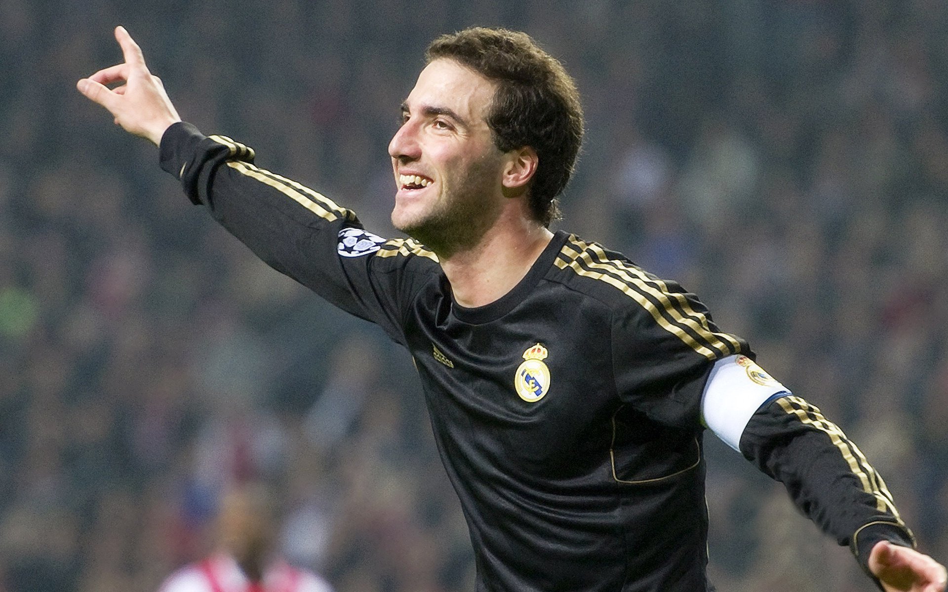 科技与激情双赢，梅赛德斯全面制霸，勒克莱尔点燃赛场